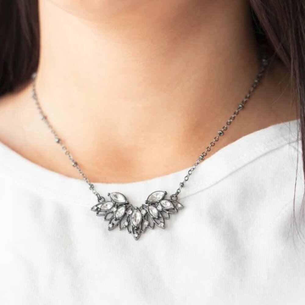 Paparazzi Jewelry Accessories - Deluxe Diadem - Black Necklace - Vintage